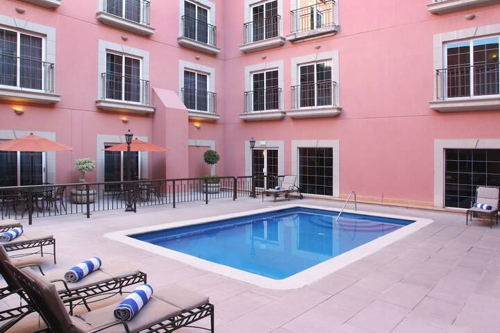 Hotel Pool