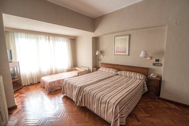 Room 8 of 18