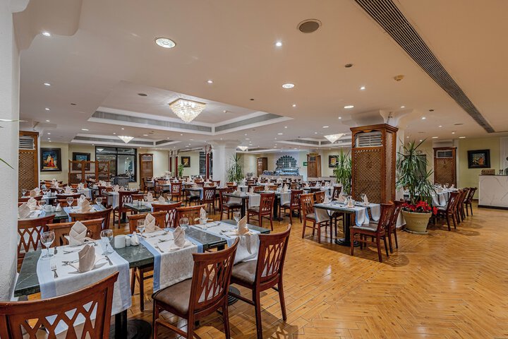 Dining 65 of 98
