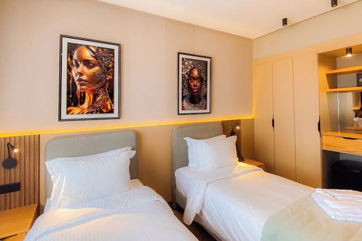 Room 11 of 38