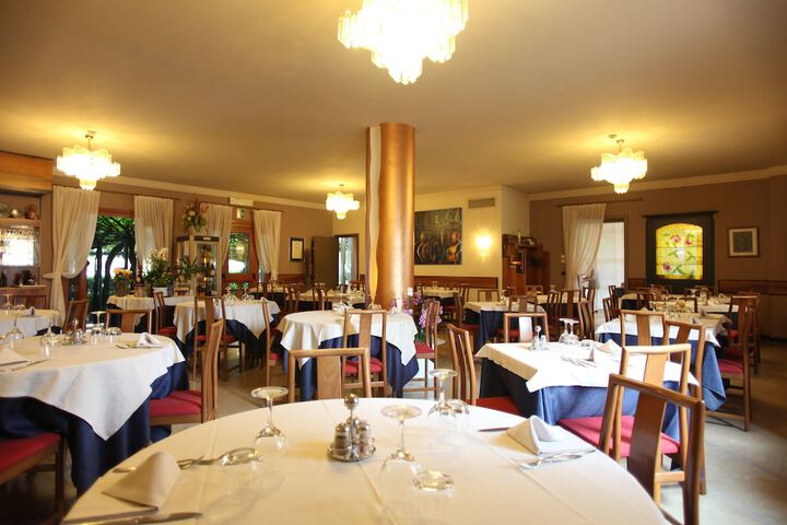 Dining 30 of 67