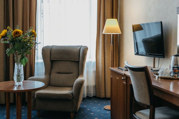 Room 42 of 122