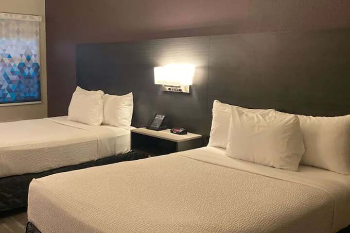 Standard Room, King or Two Doubles (5 of 7)