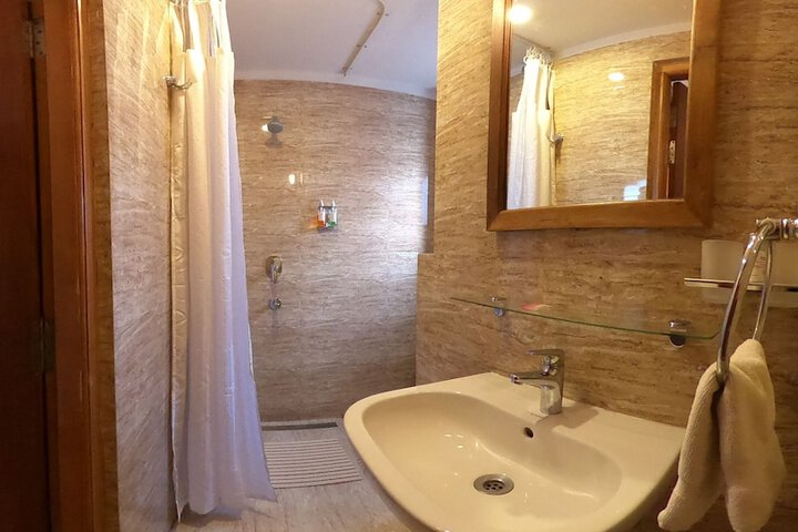 Room 16 of 21