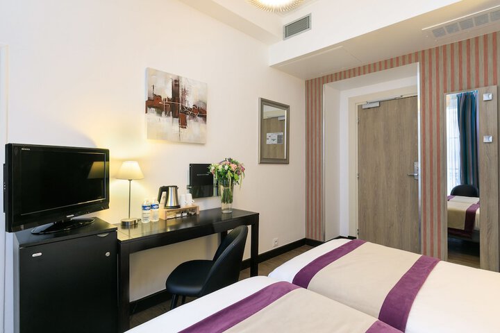 Room 54 of 106