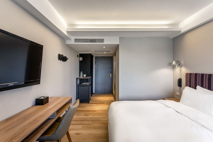 Room 6 of 26