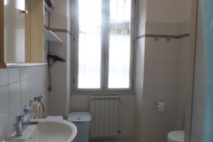 Room 4 of 33