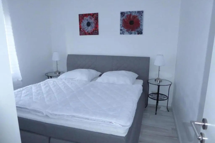 Room 5 of 10