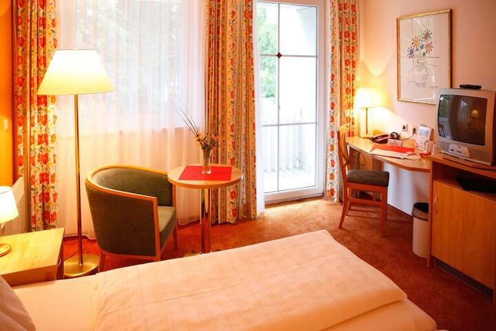 Room 4 of 37