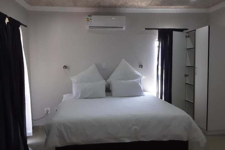 Room 8 of 11