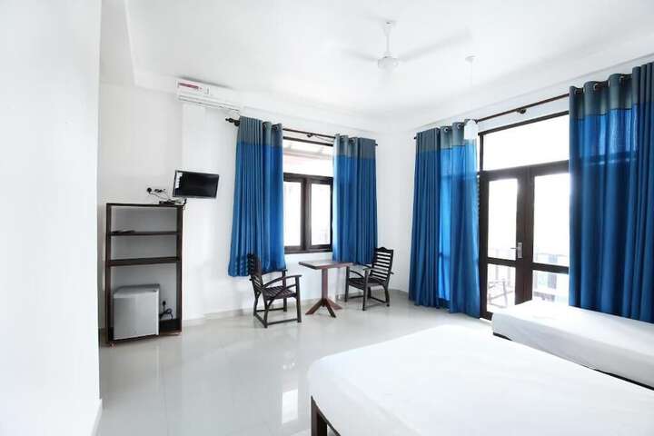 Room 4 of 18