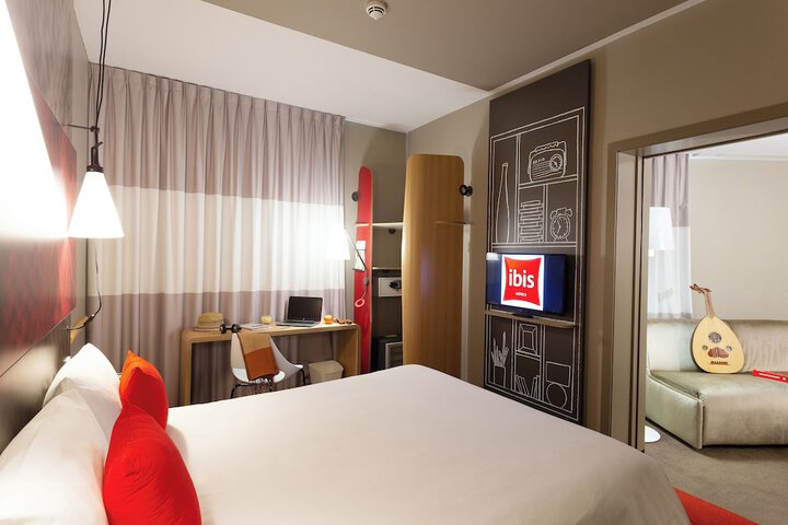 Room 3 of 198