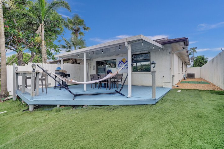 Exterior of The Lake House in Fort Lauderdale