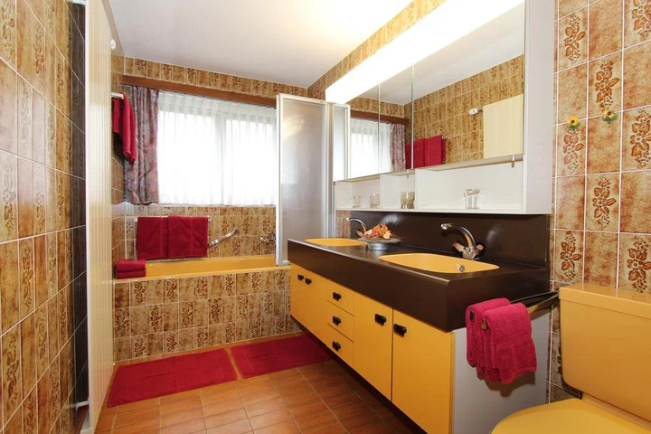 Room 7 of 16