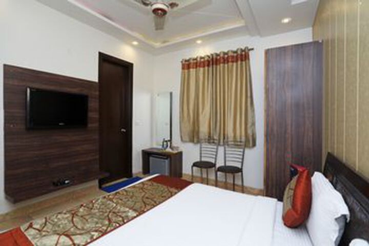 Room 6 of 23