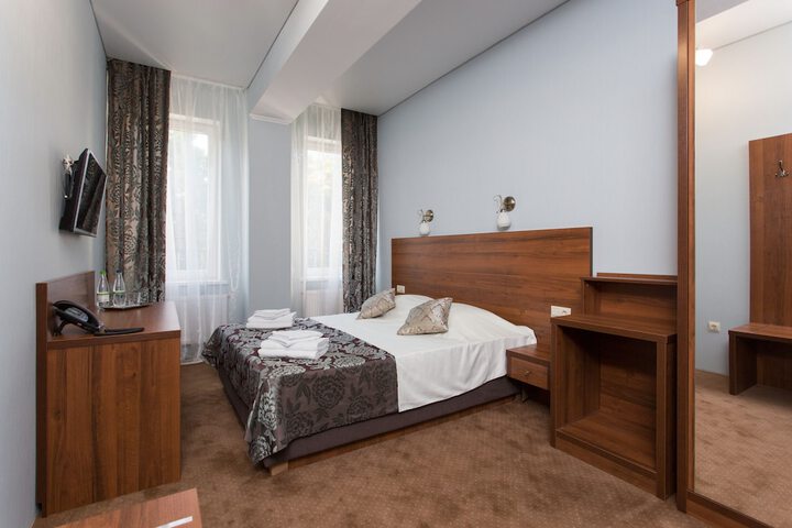 Room 2 of 11