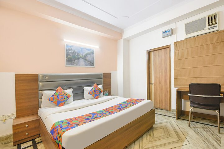Room 14 of 28