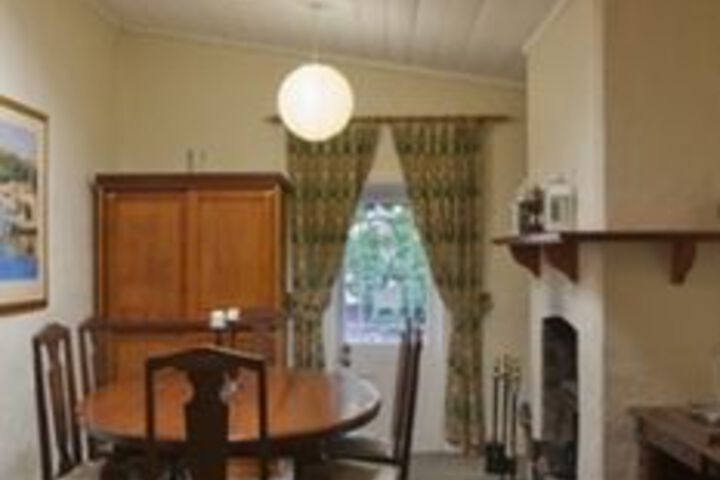 Room 7 of 12