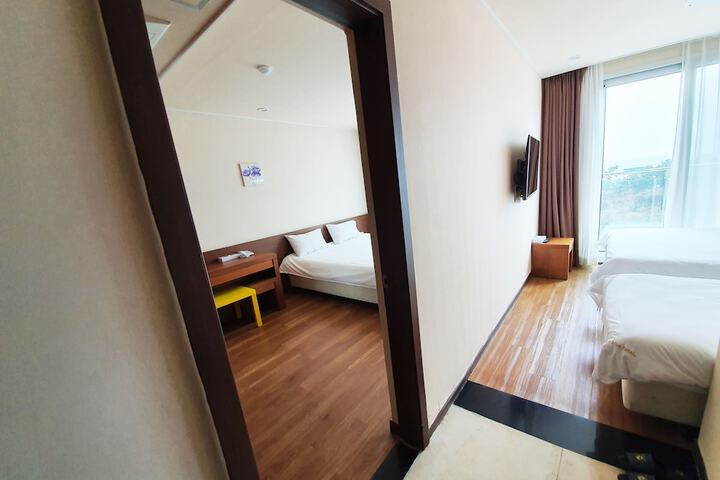 Room 25 of 58