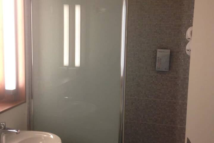 Room 13 of 83