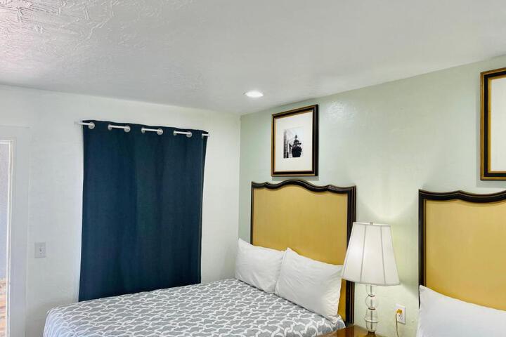 Deluxe Double Room (2 of 6)