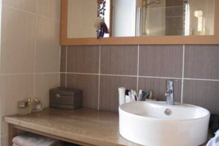 Room 2 of 39