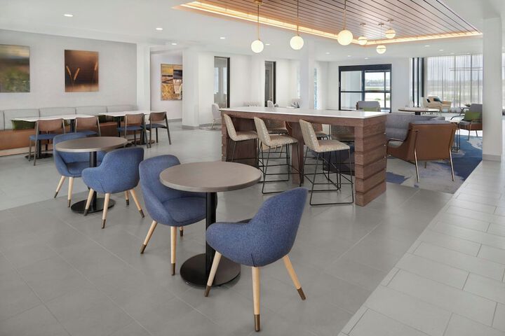 Lobby lounge