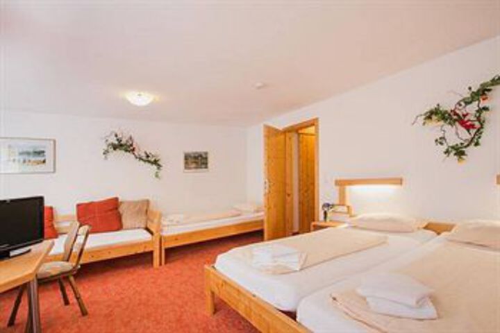 Room 11 of 20