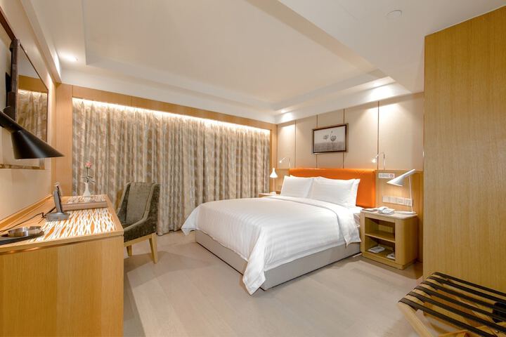 Room 21 of 36