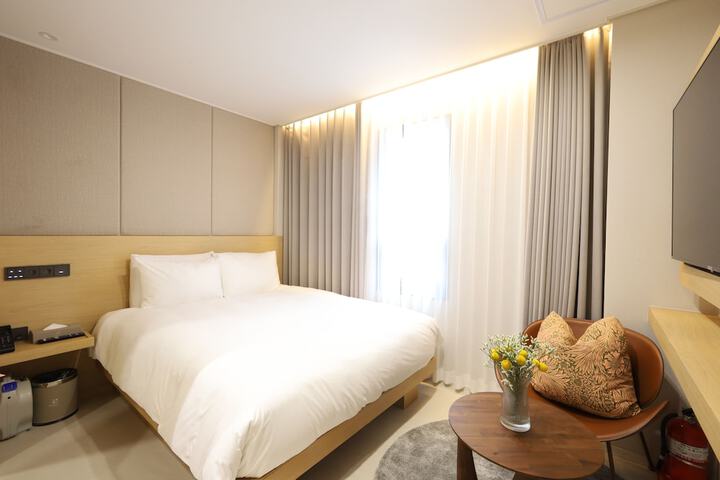 Room 42 of 75