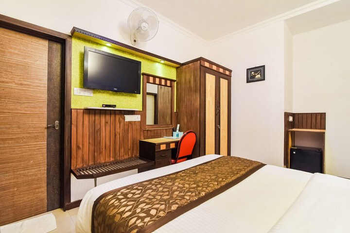 Room 12 of 30
