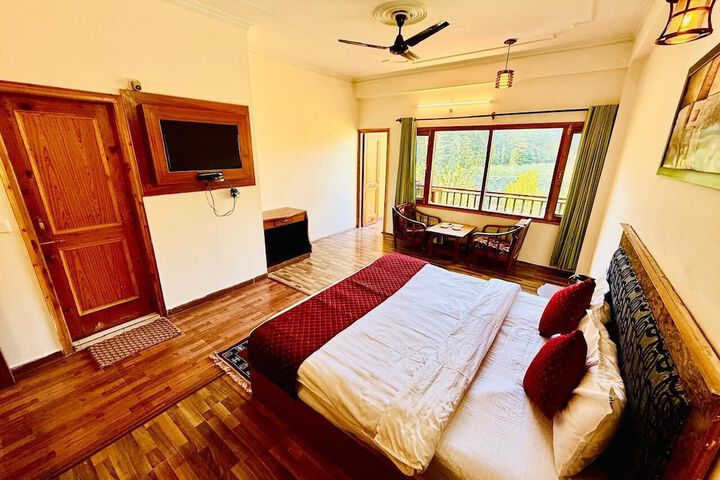 Room 4 of 13