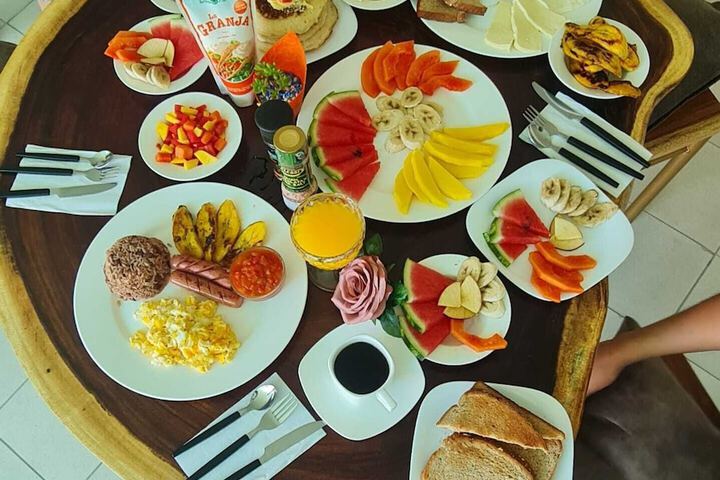Dining 11 of 13