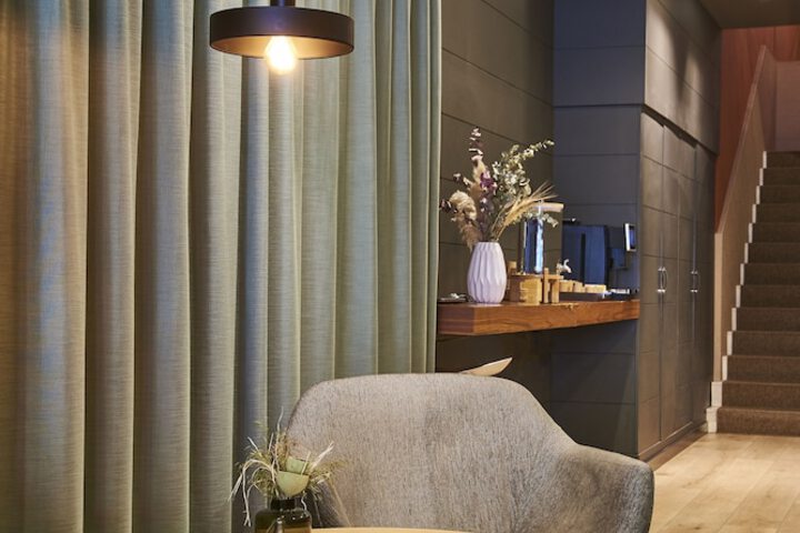 Entrance & Lobby