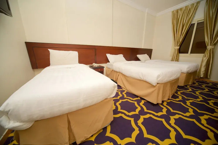 Room 4 of 7