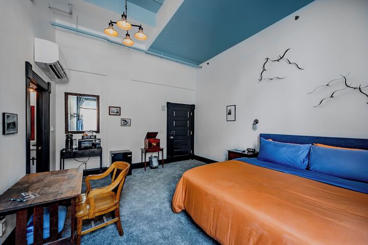 Room 68 of 139