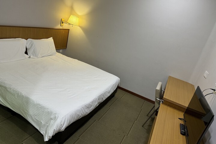 Room 18 of 44