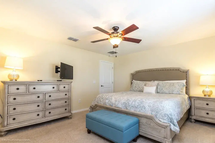 Room 6 of 17