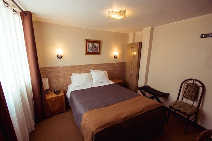 Room 13 of 36