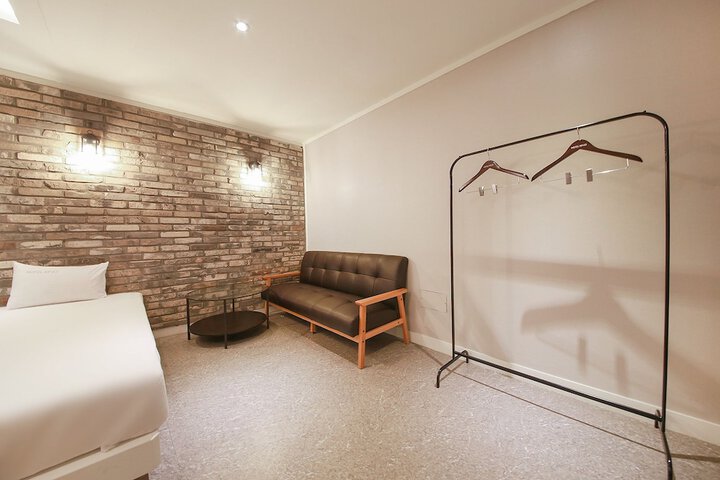 Room 30 of 44