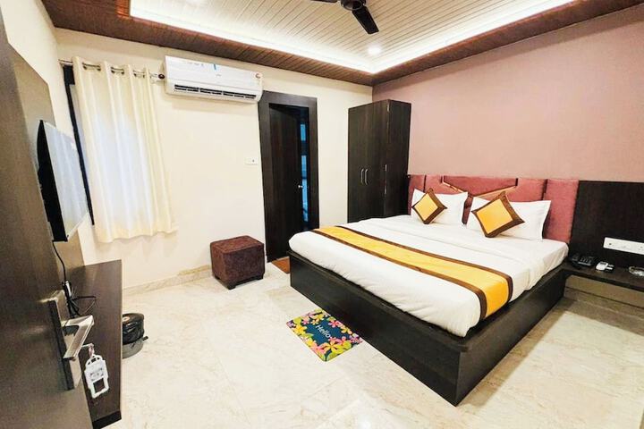 Room 12 of 26