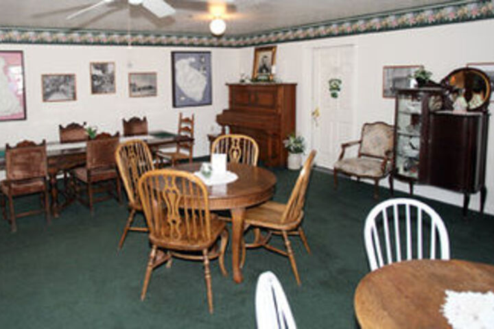 Dining 13 of 58
