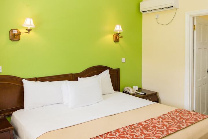 Room 5 of 75