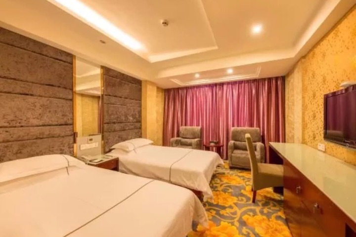 Room 4 of 16