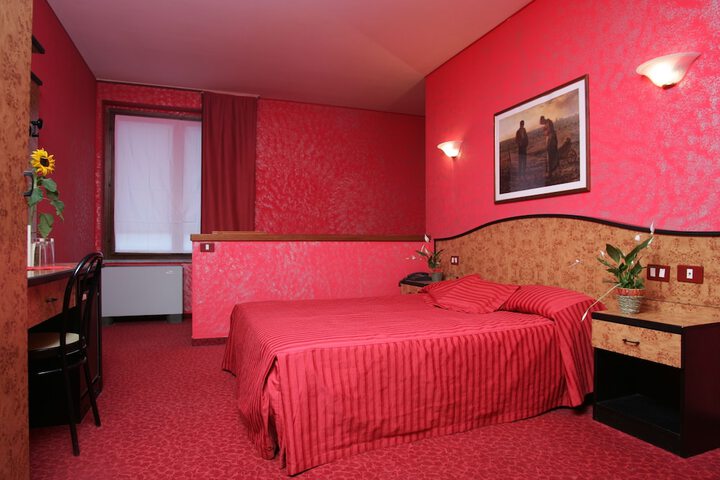 Room 2 of 40