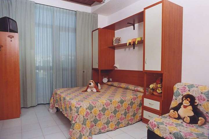 Room 12 of 42