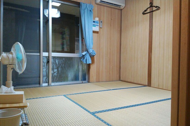 Room 3 of 18