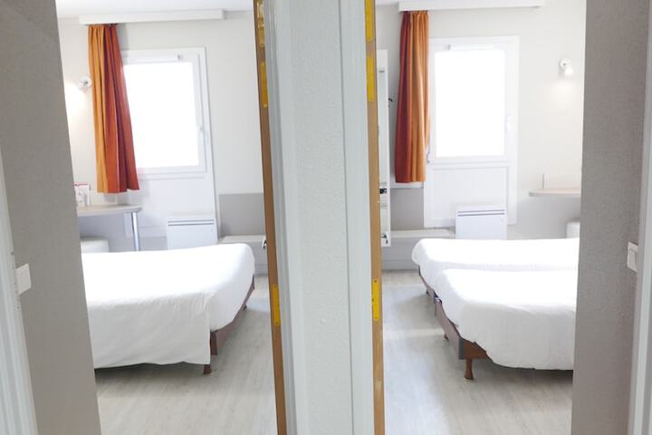 Room 21 of 37