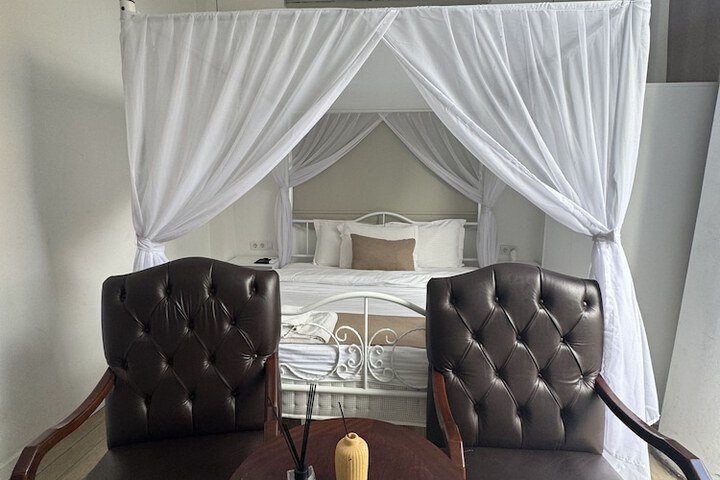 Room 103 of 184
