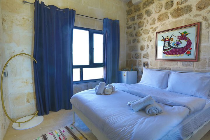 Room 5 of 74